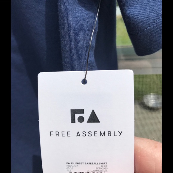 NWT Free Assembly Shirt Sleeve Button Down Top Sz M Navy - Picture 3 of 4